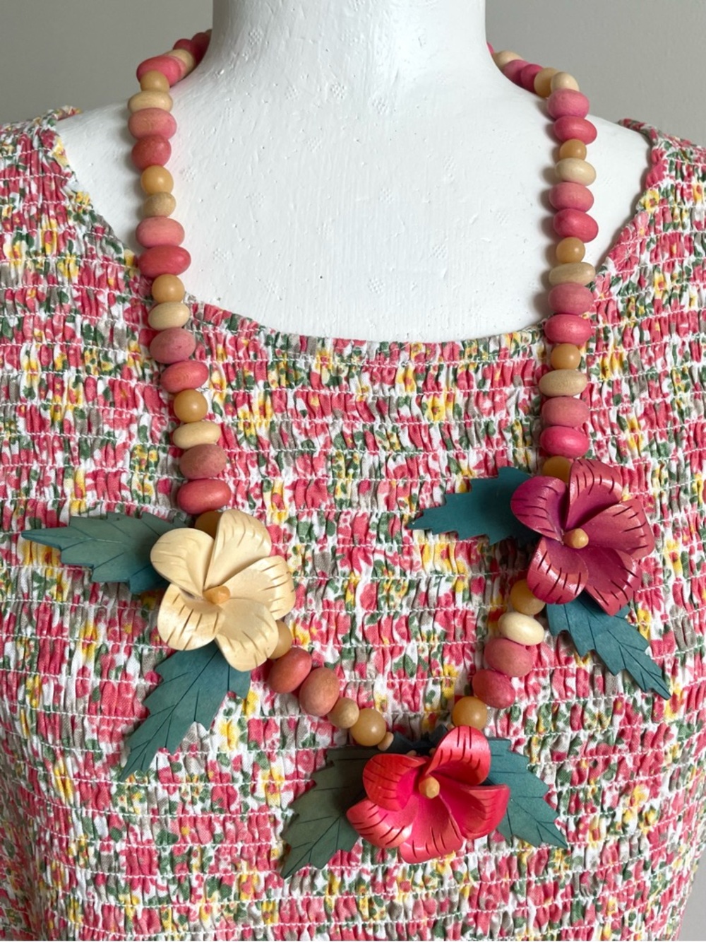 Vintage Tropical Carved Wooden Hibiscus Flower Necklace, Pink Red Cream 15”